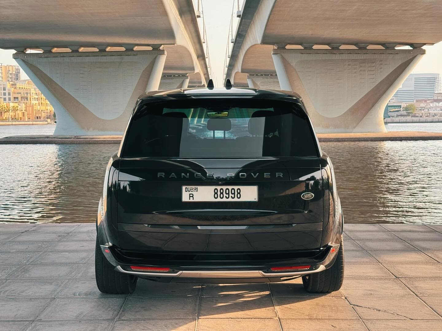 Range Rover Vogue — alternate angle